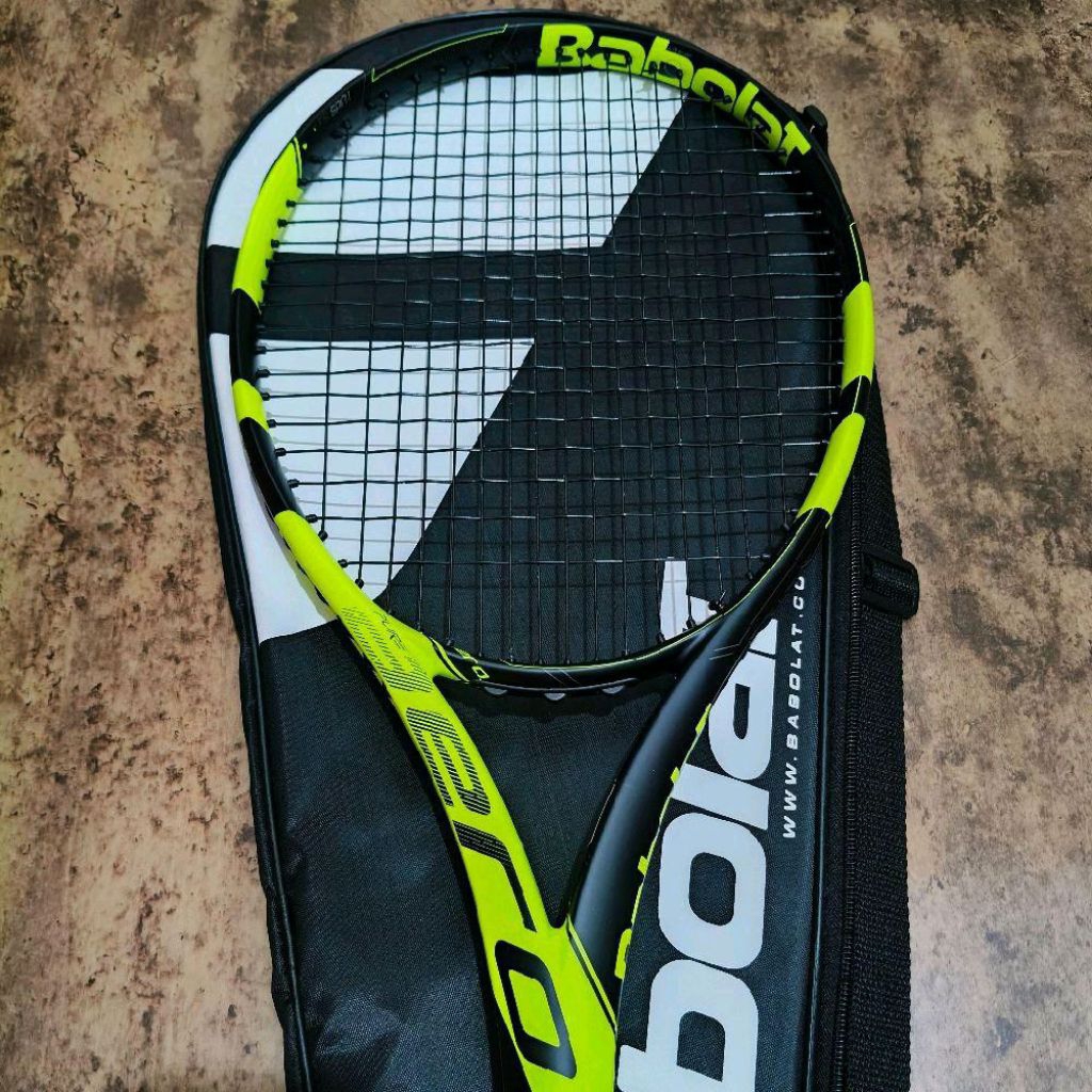 RAKET TENIS LAPANGAN PURE AERO SIAP PAKAI CARBON PREE TAS DAN GRIP.