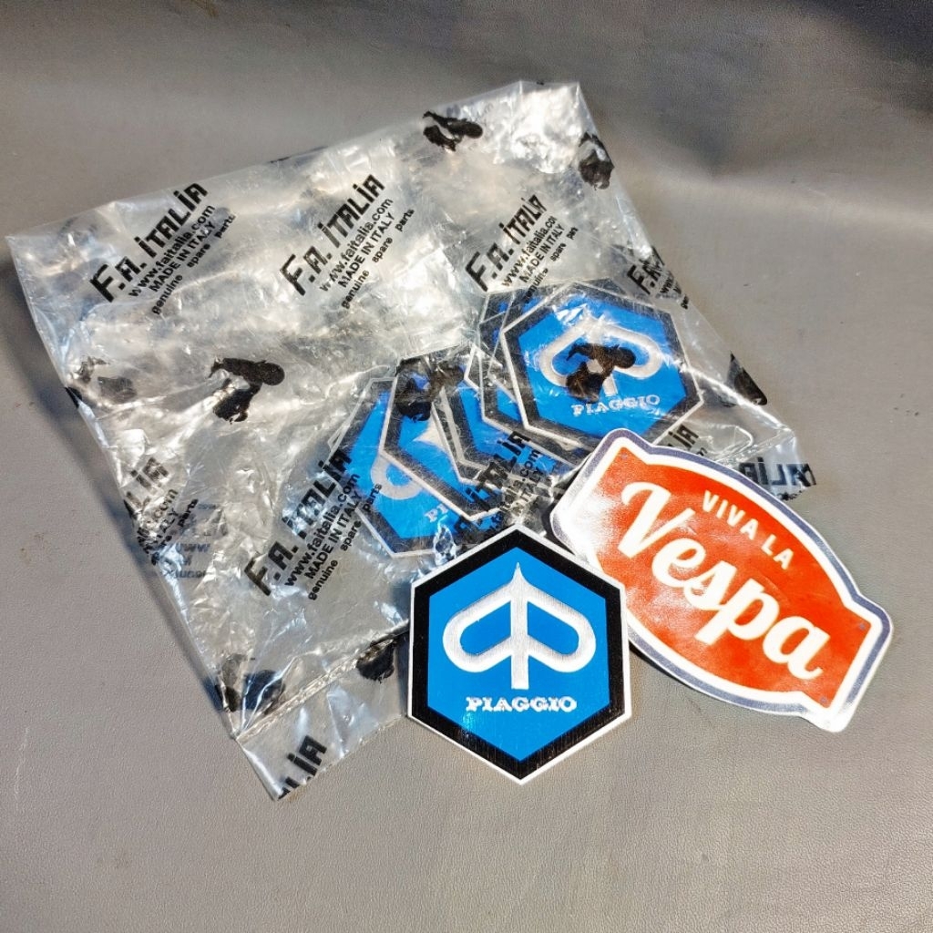 Emblem Chung Piaggio Dasi Hidung FA Italia Original Vespa Super Sprint Veloce Bagol