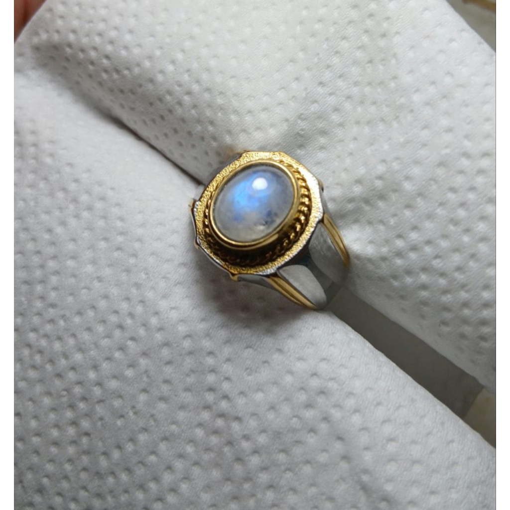 Biduri bulan naturalDimensi 10×8×4
Ring Titanium size 10
