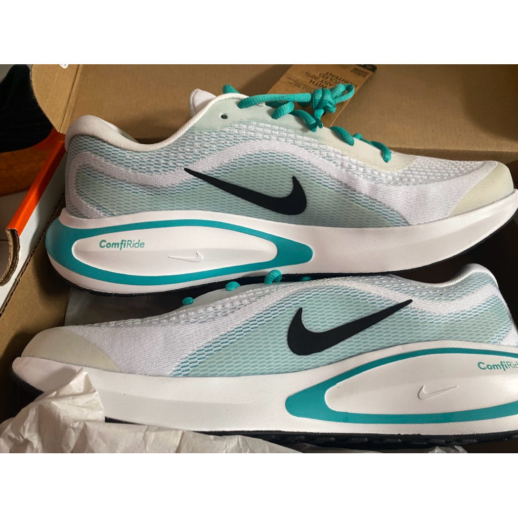 Sepatu Lari Nike Journey Run
