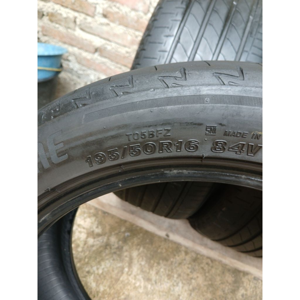 Ban Bridgestone 195/50 R16