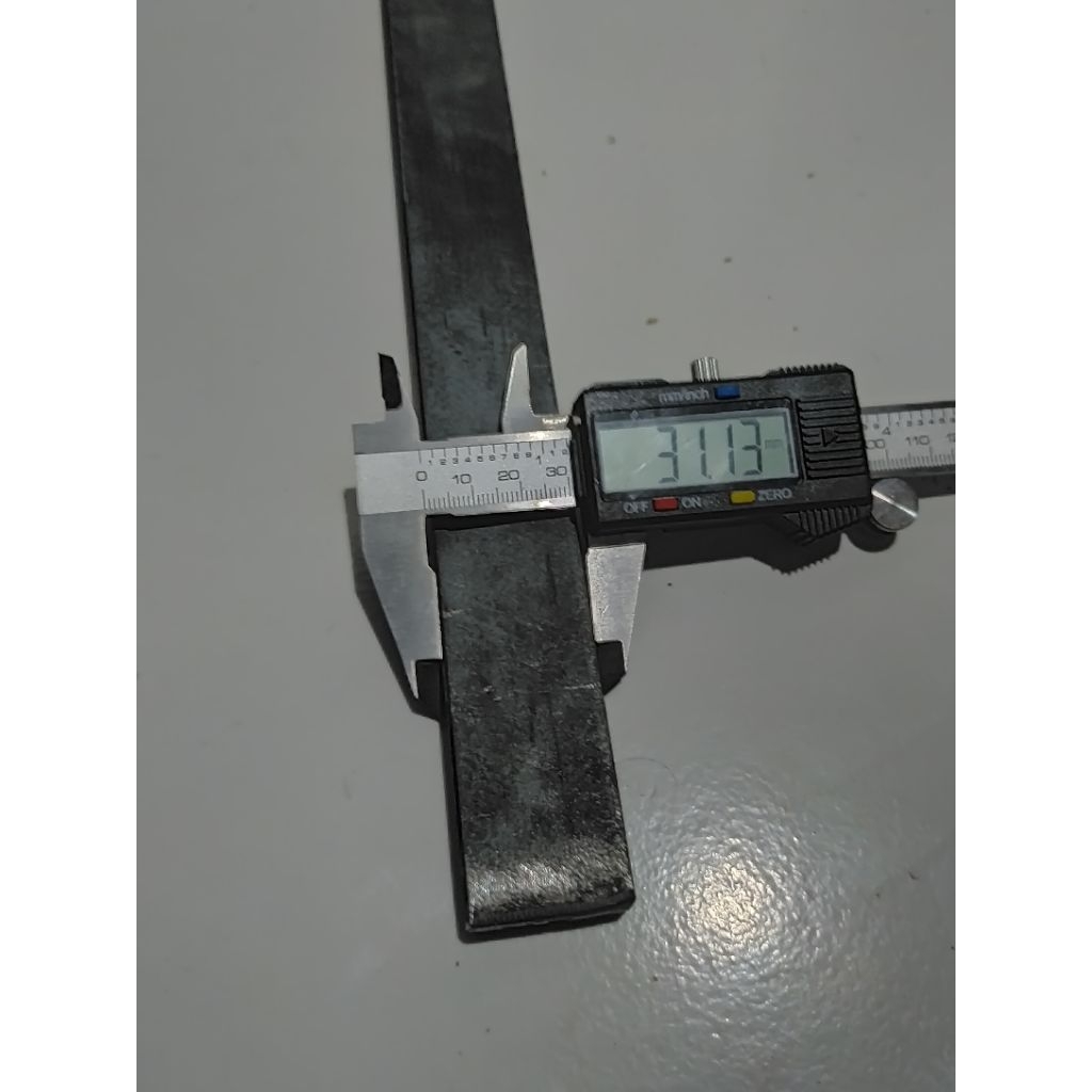 PLAT STRIP/100/ LEBAR 3.1 cm × TEBAL 8.8mm/ BESI SERBAGUNA/ BAHAN PERKAKAS