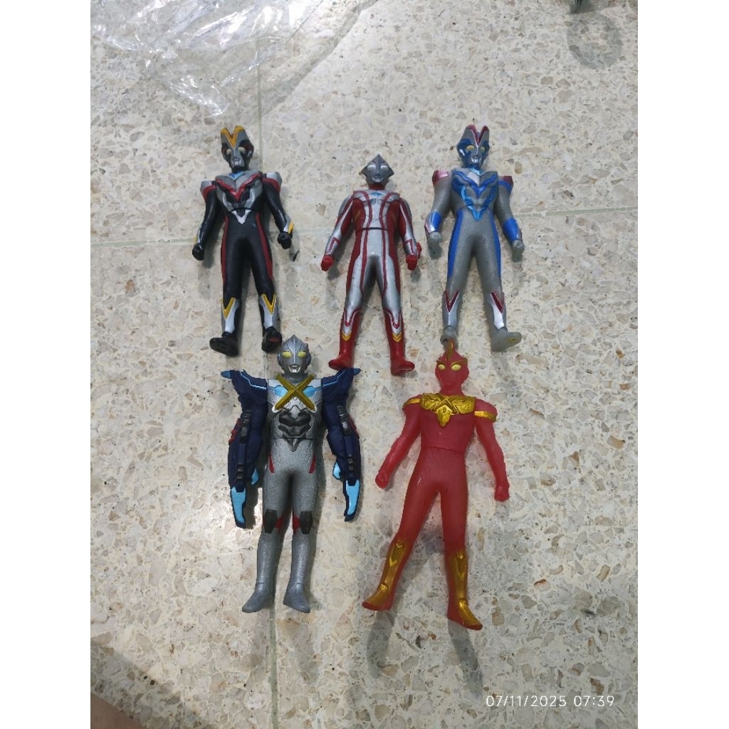 Spark Doll ultraman Mebius victory knight X gomora illusion red original sofubi uhs