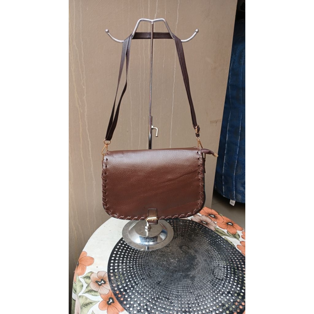 Tas selempang coklat tua