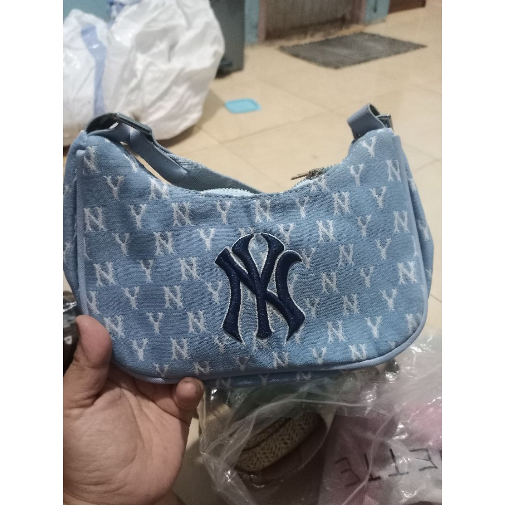 Tas shoulder second MLB kw