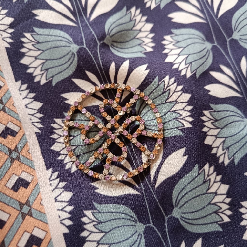 Ria Miranda RM Brooch Bros PreLoved Second diameter 5cm Berlian BS Buttonscarves NaPus Nada Puspita 