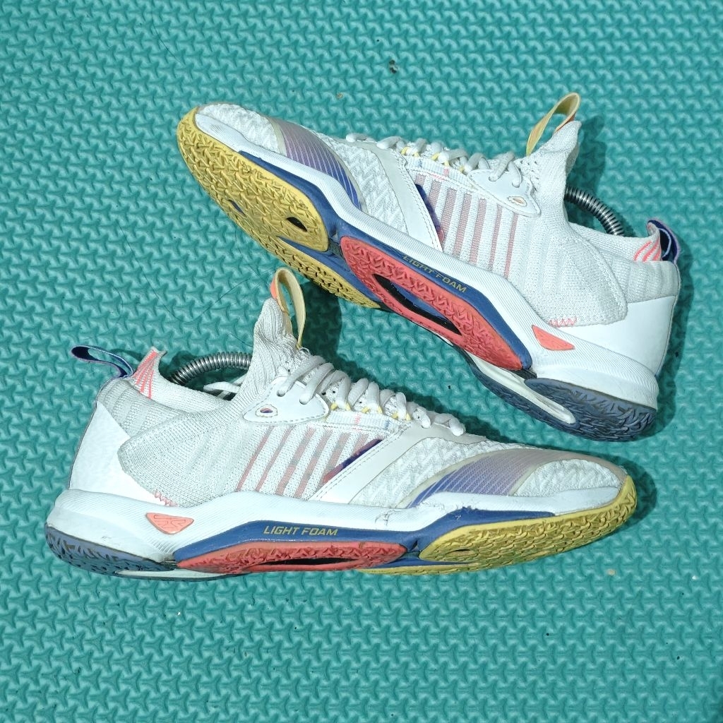 sepatu badminton Lining Dagger IV second original size 43