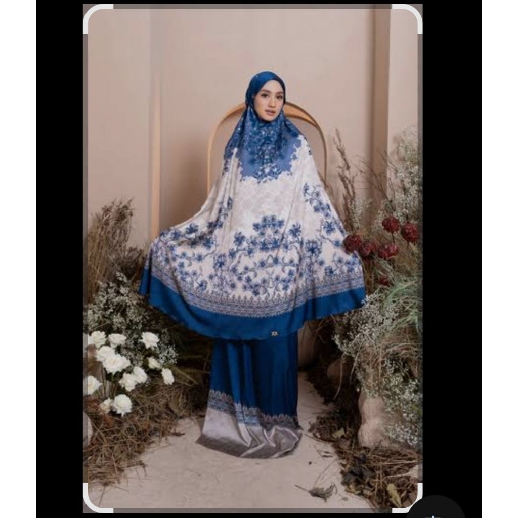 Wearing Klamby Medinela Prayer Set