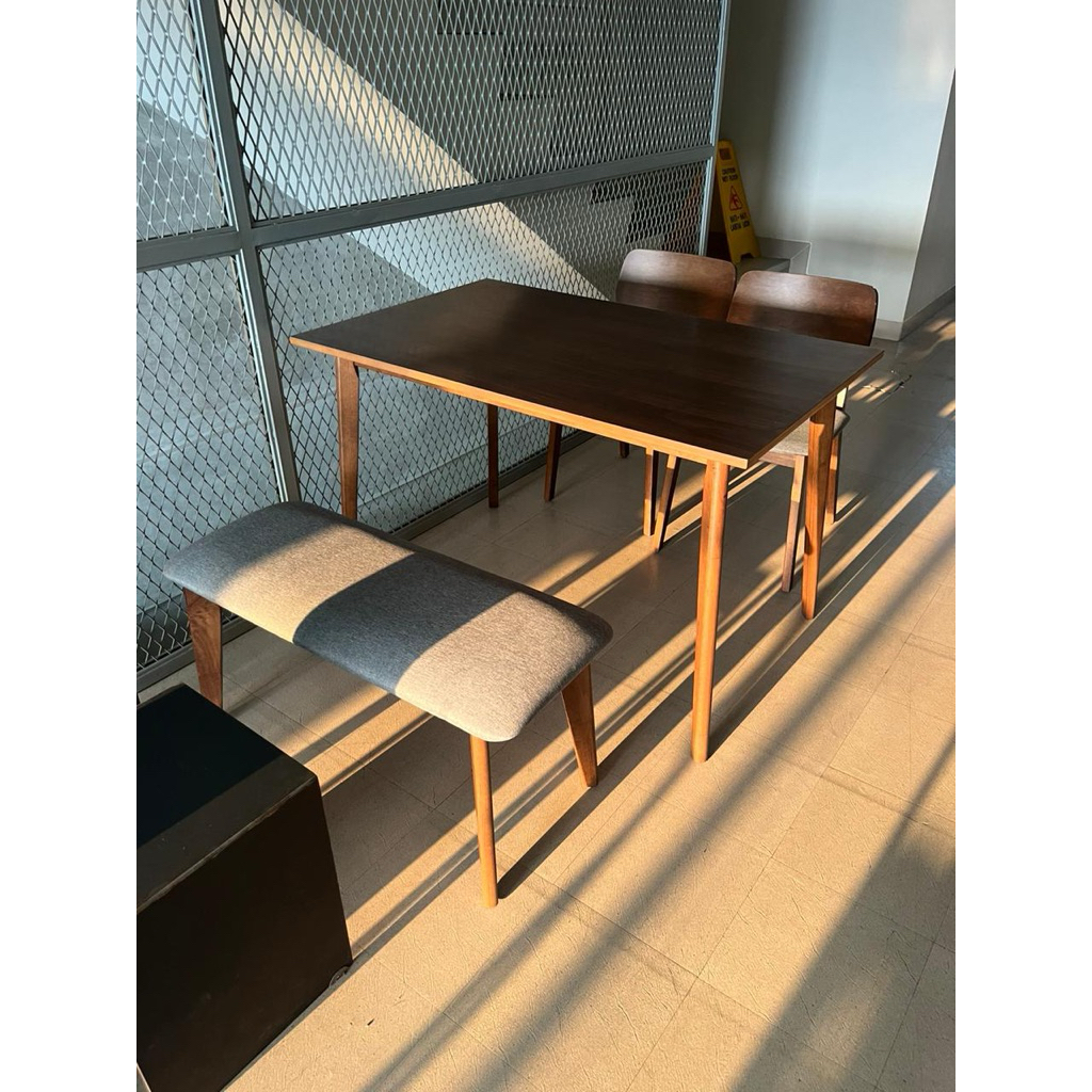 Meja Makan Bekas Set 1 Meja 1 Bench 2 Kursi informa warna Walnut