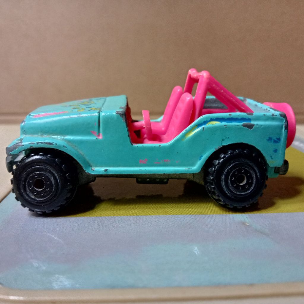 Hot Wheels 1990 Trailbuster Jeep CJ-7 Diecast