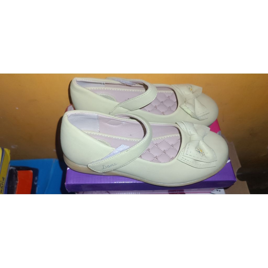 sepatu dans