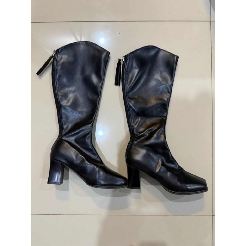 Sepatu Boots Wanita Second Selutut