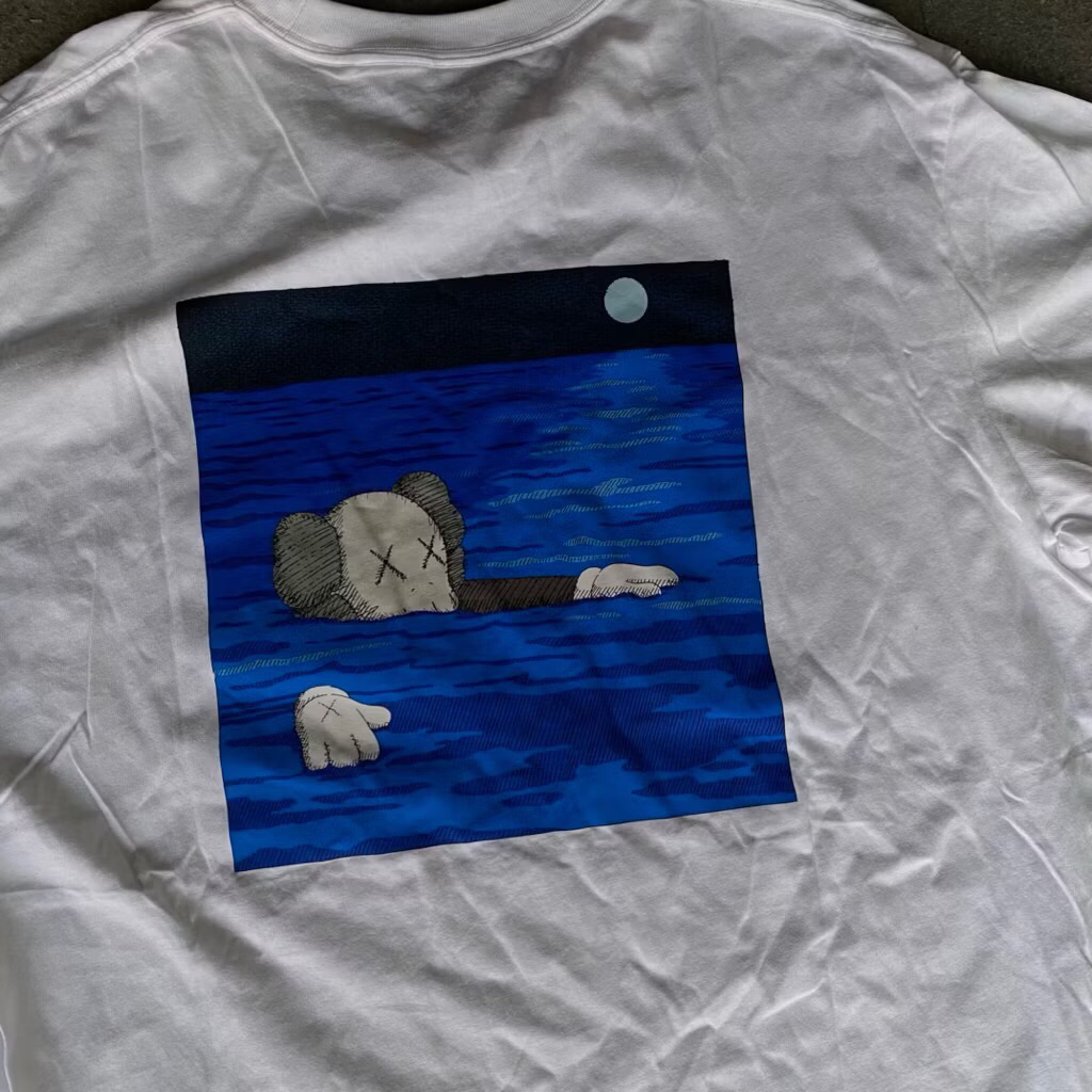 Kaos Uniqlo UT x Kaws