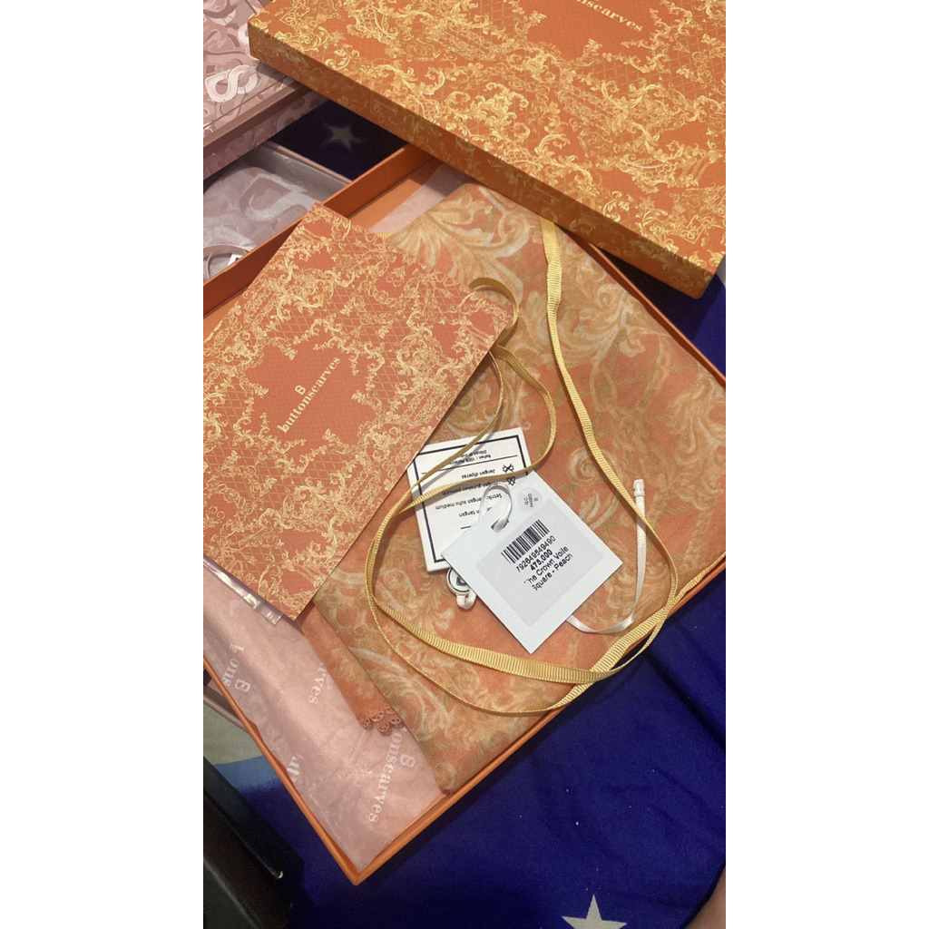 PRELOVED BS BUTTONSCARVES SCARF