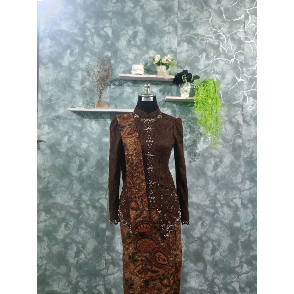 Kebaya brokat cantily payet kombinasi jepang  (baca deskripsi produk terlebih dahulu)