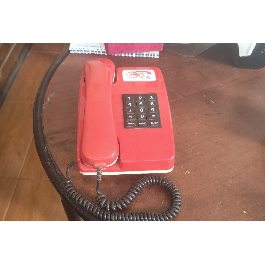 telepon jadul edisi 50 tahun Indonesia merdeka