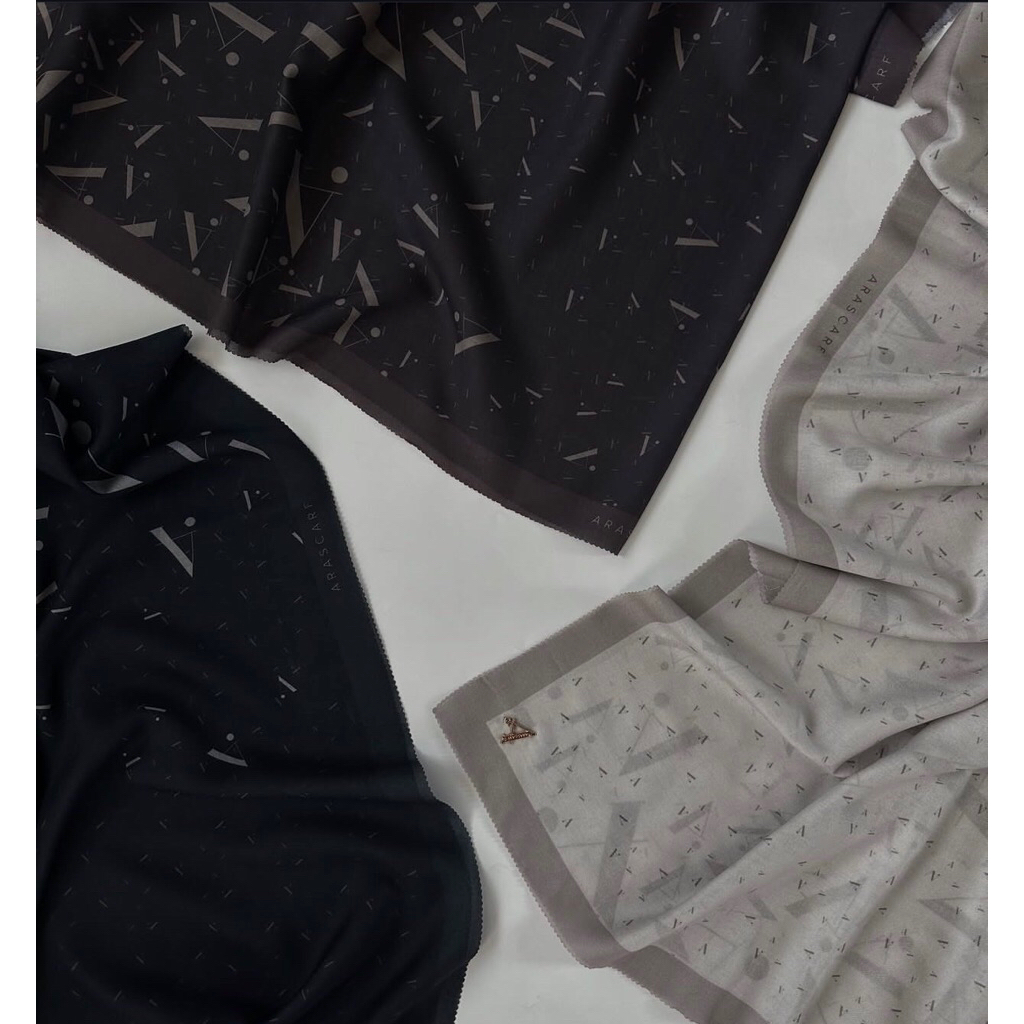 ESSENCE MONOGRAM SERIES ARASCARF