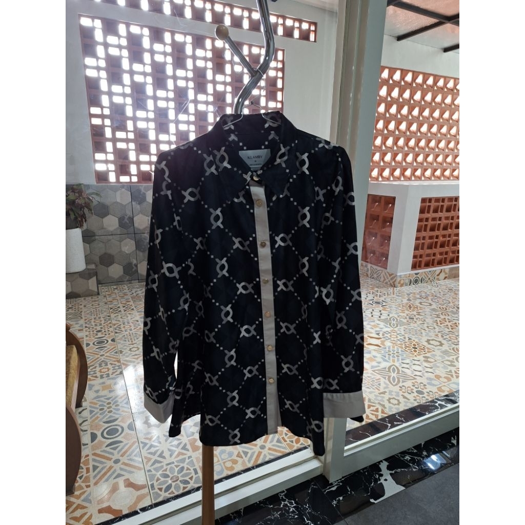 Calya shirt wearing klamby size M warna Sable