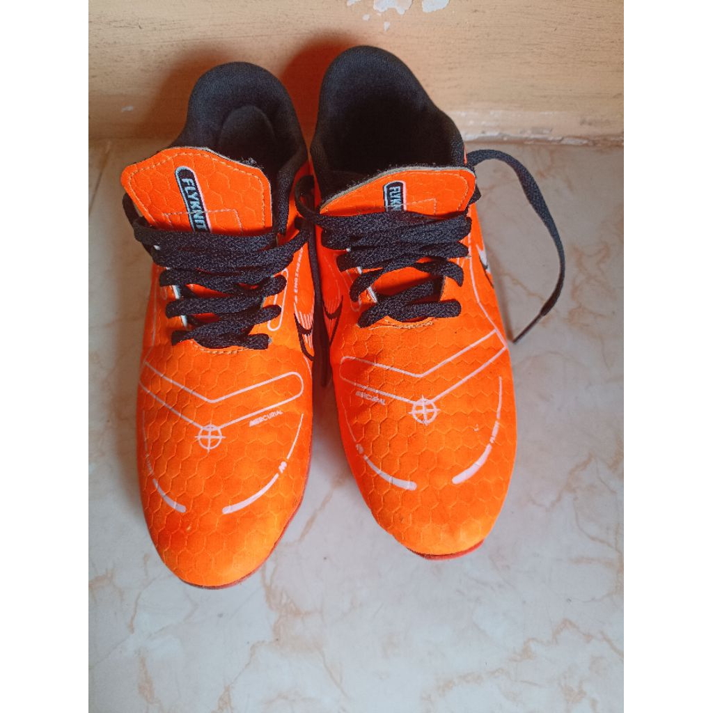 Preloved sepatu futsal anak