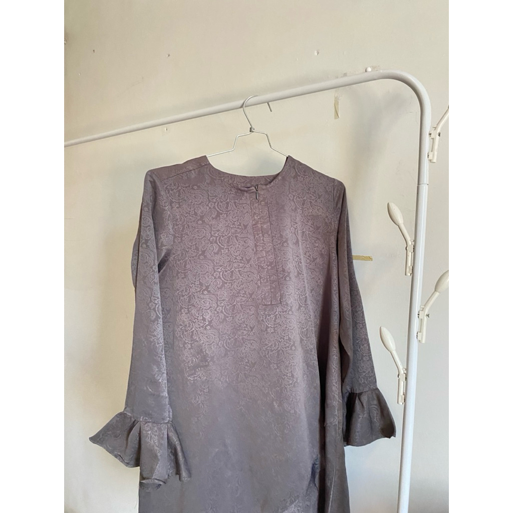 Preloved-Atasan Tunik Motif Batik Grey Merk ELZATTA