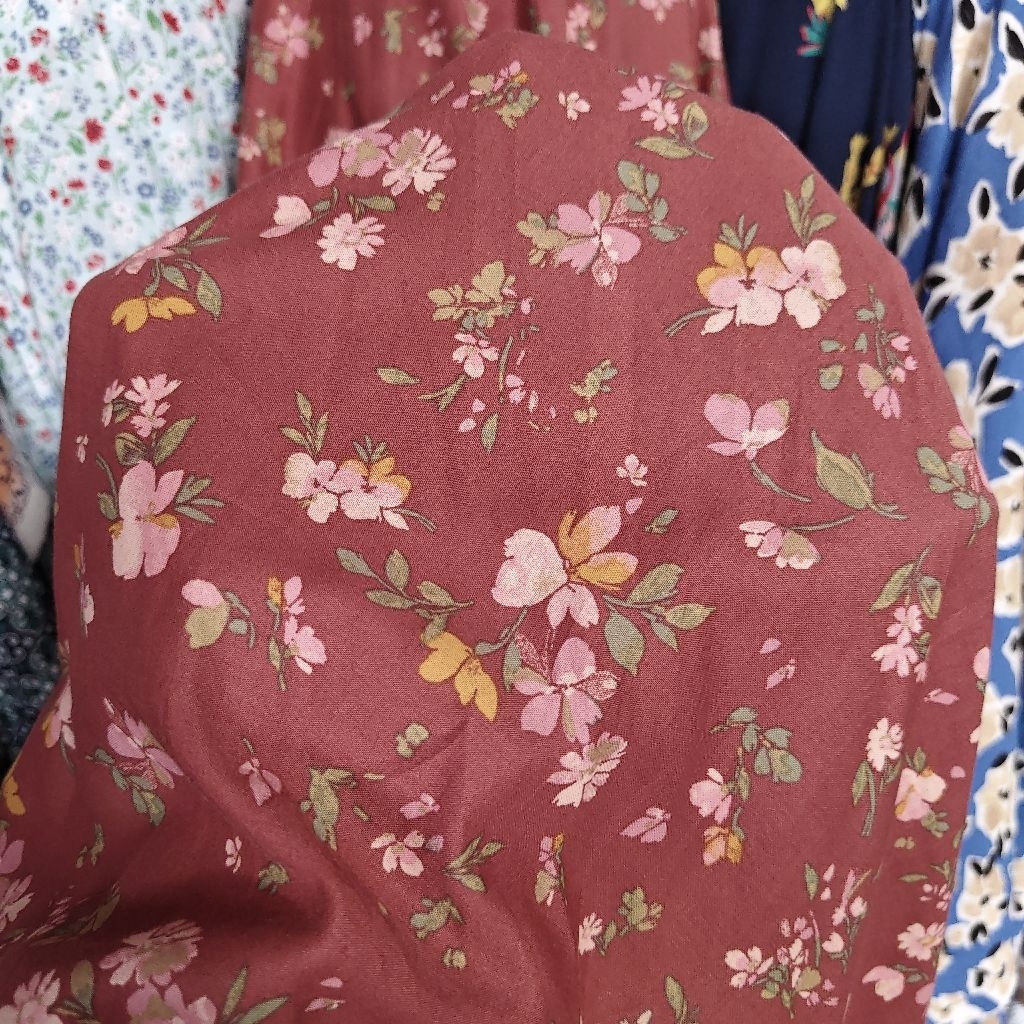 KAIN KATUN PARIS MOTIF BUNGA SISA GARMENT  - KAIN KATUN MOTIF BUNGA SISA GARMENT HARGA/0,5M