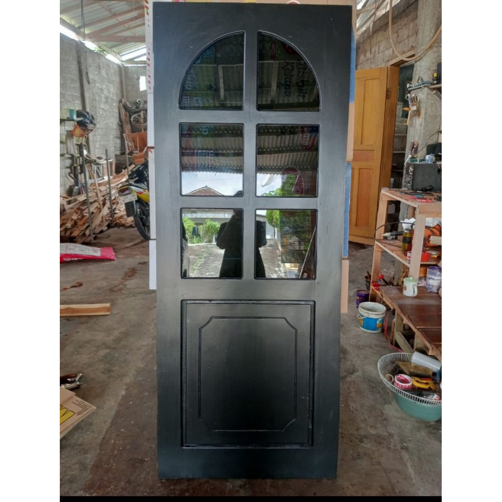 CAT & PLITUR UNTUK PINTU PEMBELIAN DI TOKO KAMI