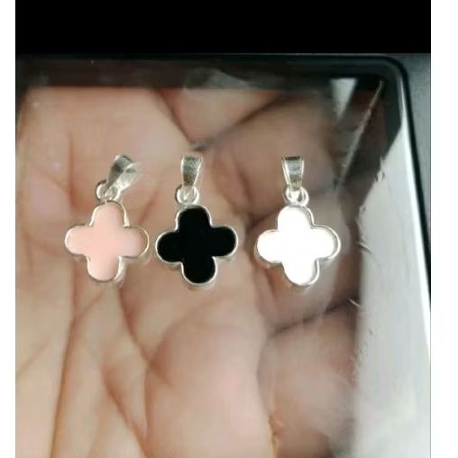 Liontin klover perak murni