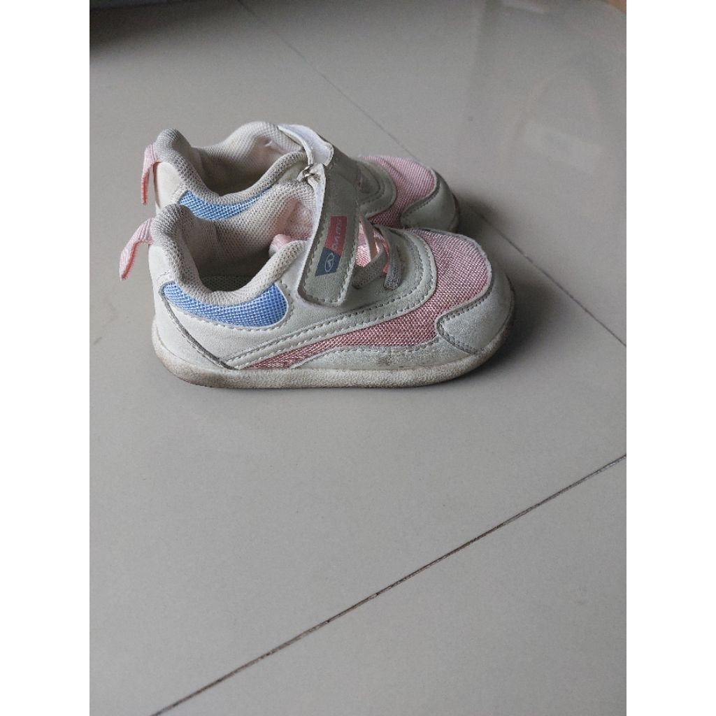 sepatu anak 2 tahun preloved merk dans