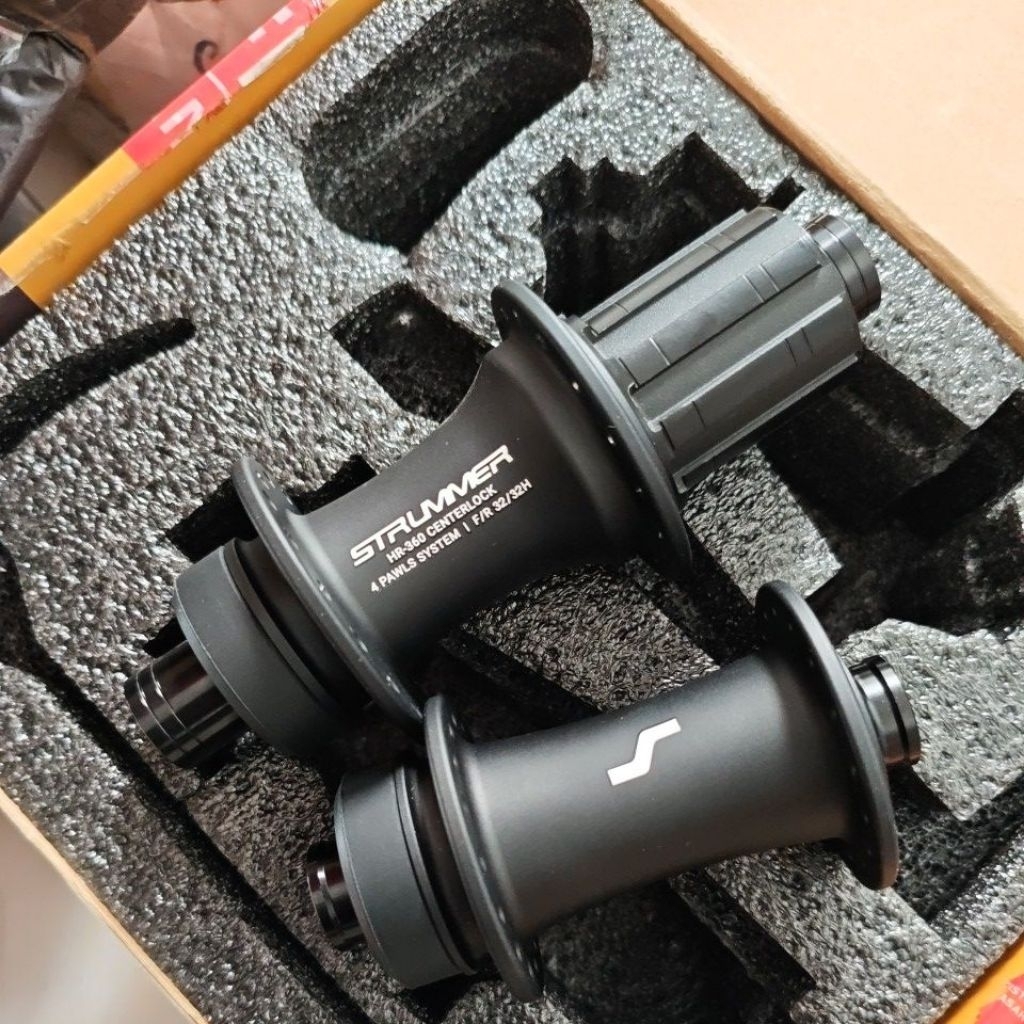 HFH STRUMMER GRAVEL ROADBIKE HR360 4PAWL CENTERLOCK 32H LIKE NEW SEPERTI BARU