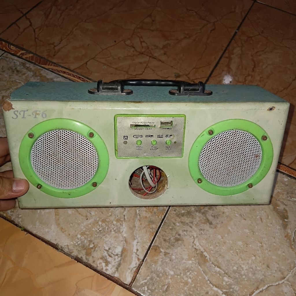 Box+Mesin mp3 dan powernya..tdk ada speakernya