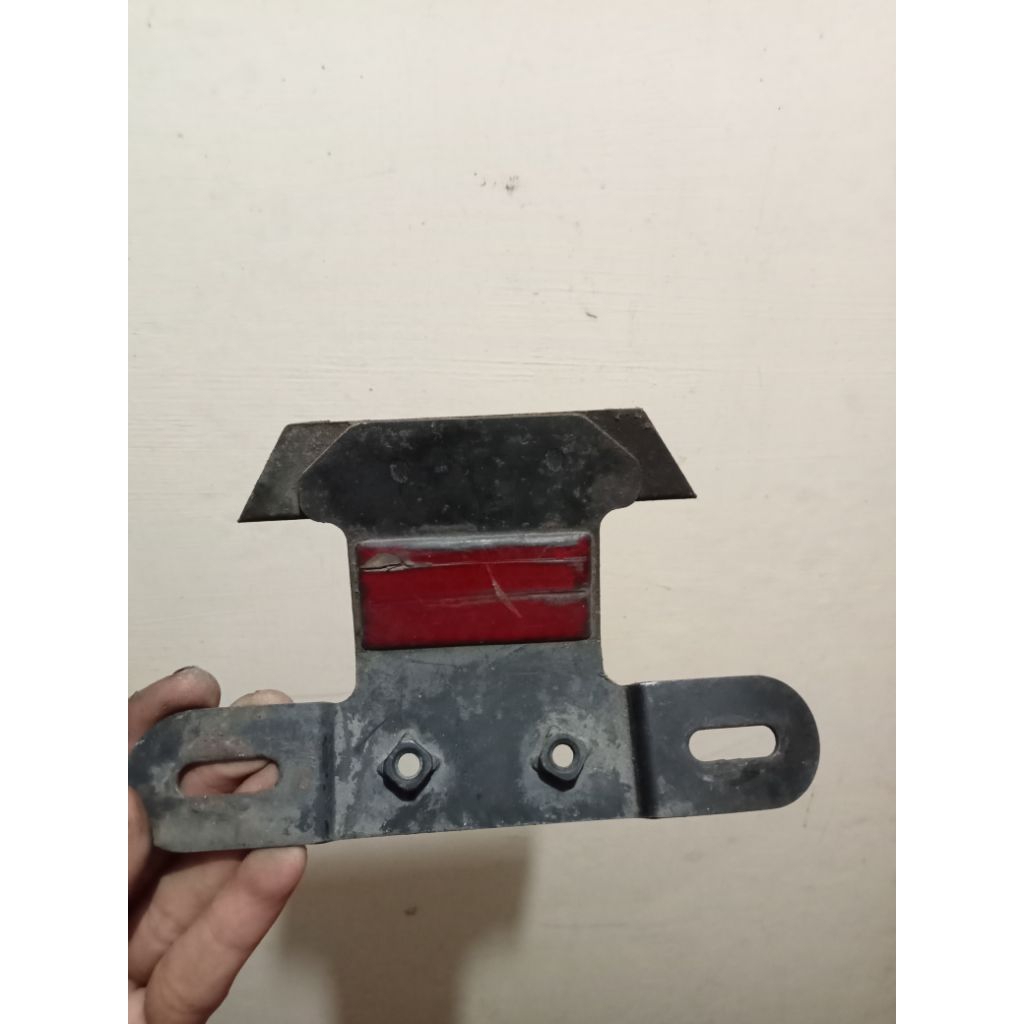 breket plat belakang vega lama