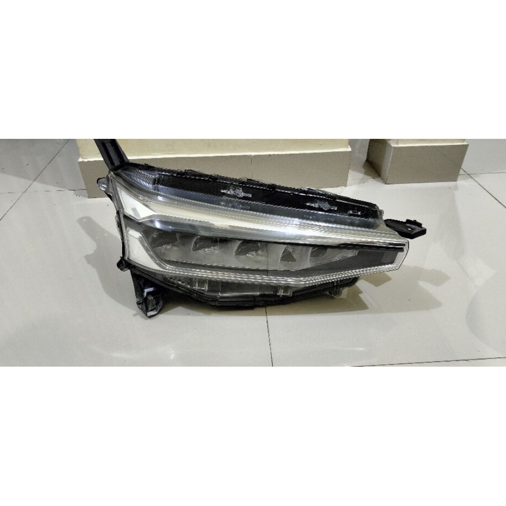 lampu depan headlamp Avanza Xenia 2022-2024 bagian kanan