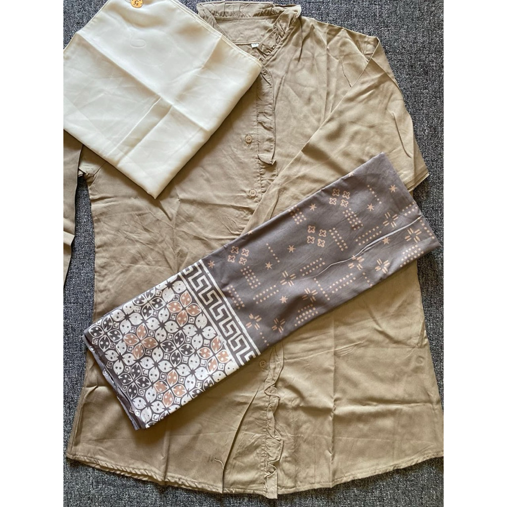 SETELAN BAJU SANTRI WANITA 3in1  ( baju + kerudung + sarung batik) NYAMAN DAN SOPAN