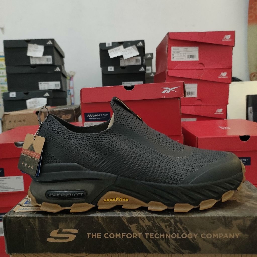 SEPATU OUTDOOR SKECHERS MAX PROTECT ZERGIUS SPORT ADVENTURE SLIP ON PRIA RESMI PT. MAP 237670CCBK GO