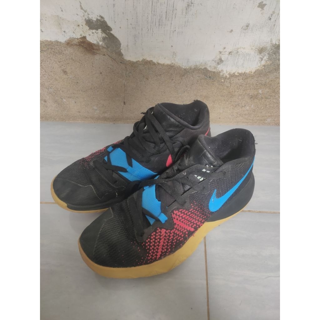 Sepatu Basket Nike Kyrie Flytrap Second Ukuran 42 26,5cm