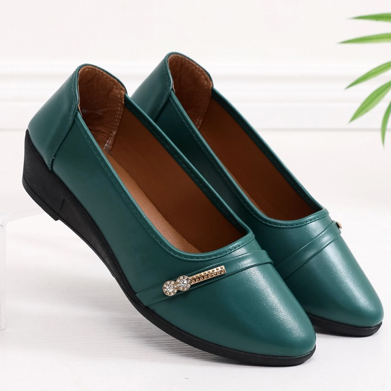 Sepatu Kerja Wanita Slip On Wedges Minimalis