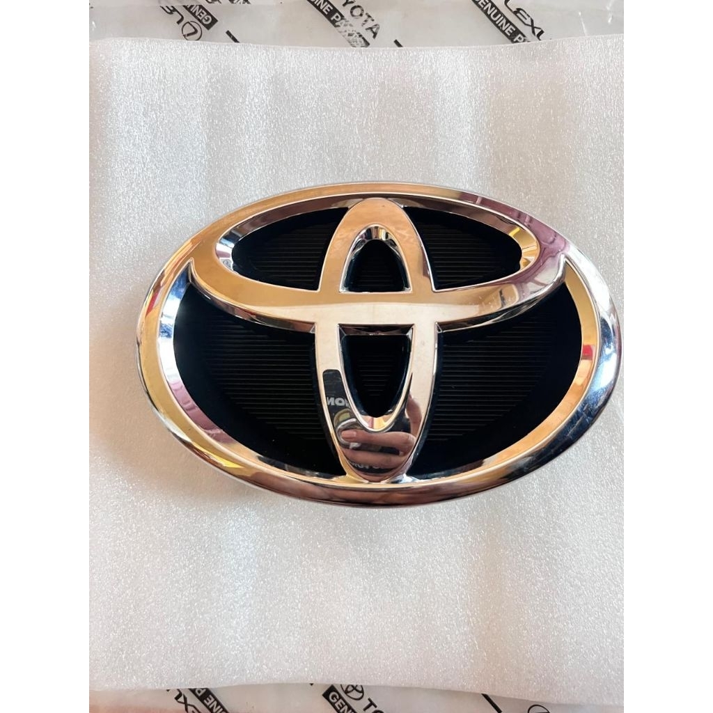 emblem logo grill depan Toyota Yaris Vios gen 3 original