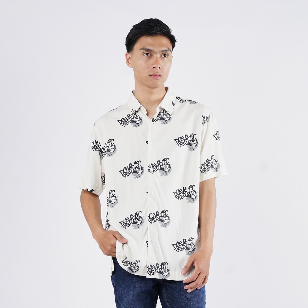 3Second Kemeja Pria Lengan Pendek Regular Fit printing Vibration HP-C031024