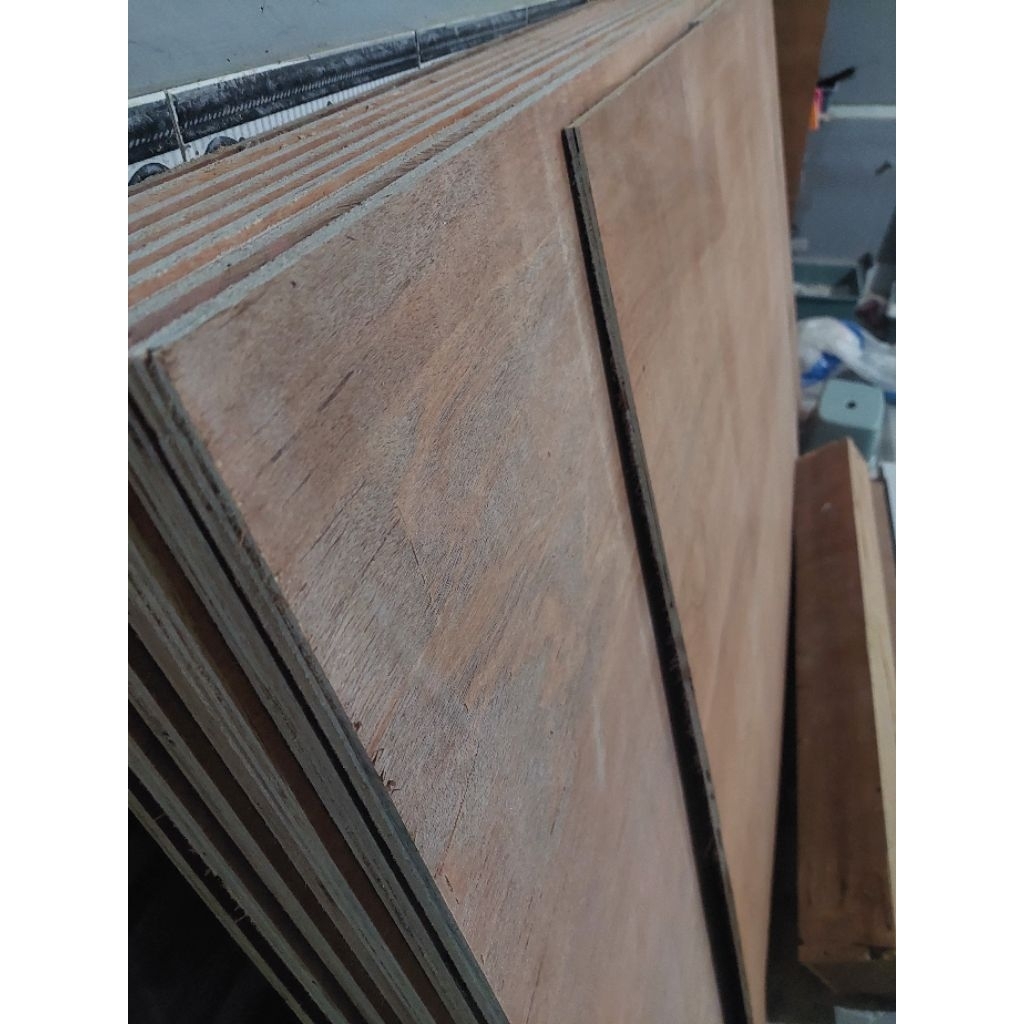 Triplek lembaran 9mm 61x244cm