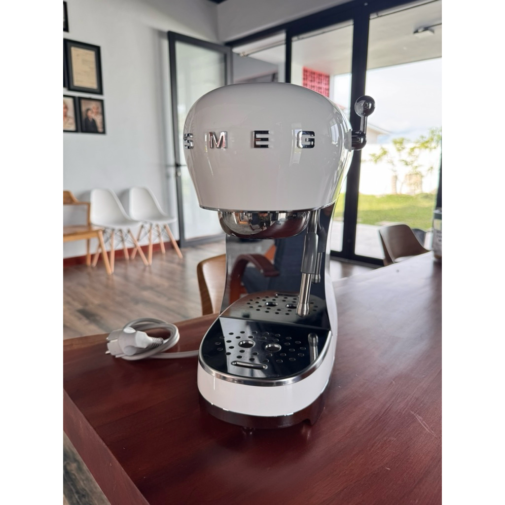 SMEG ECF02 Espresso Coffee Machine Second Like New