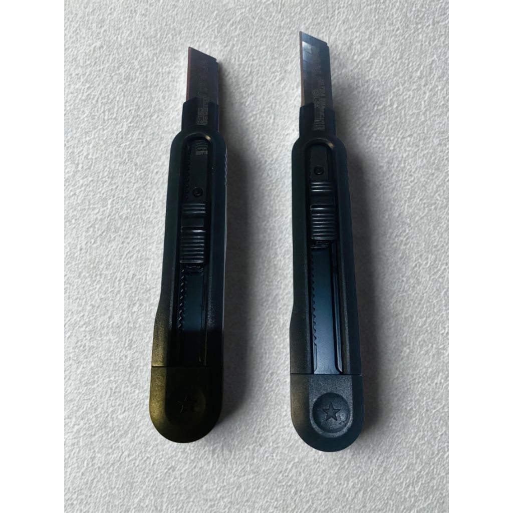 Cutter pisau baja hitam