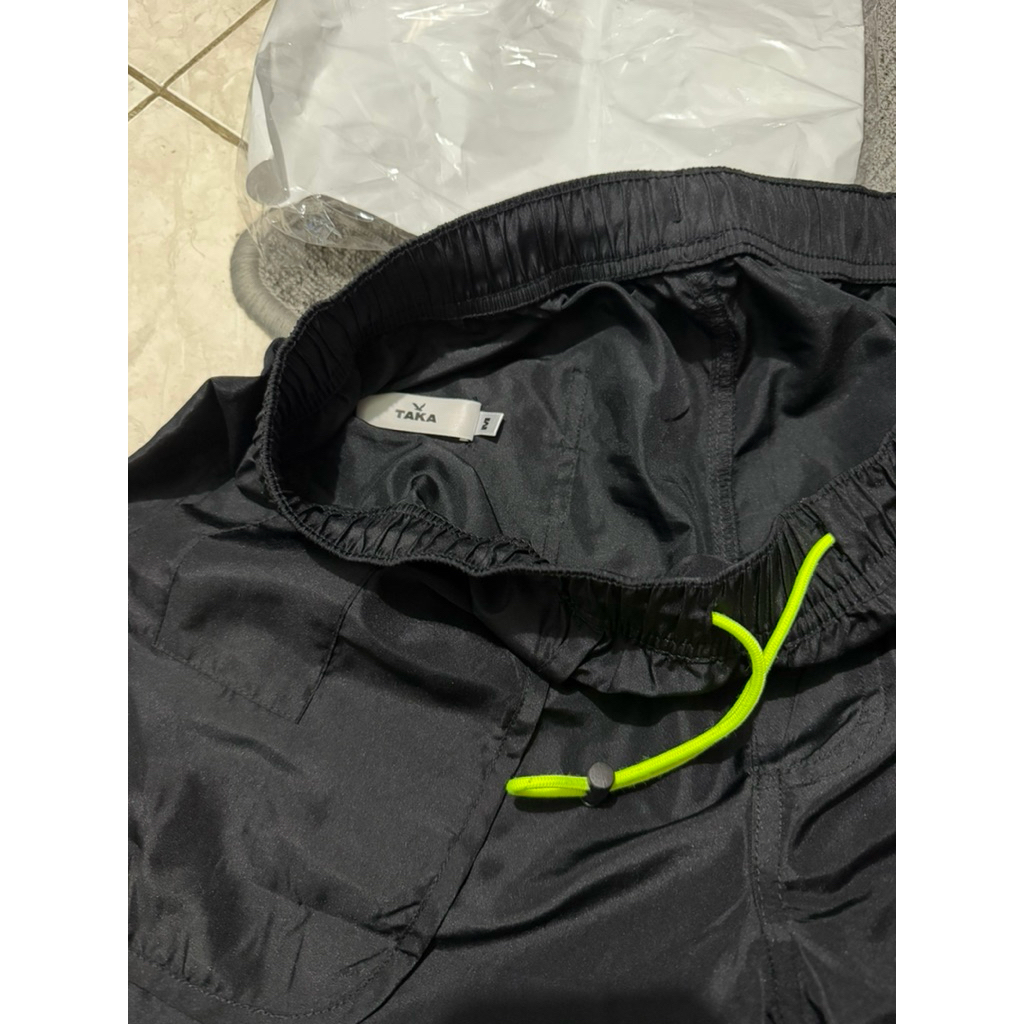 Taka short black
