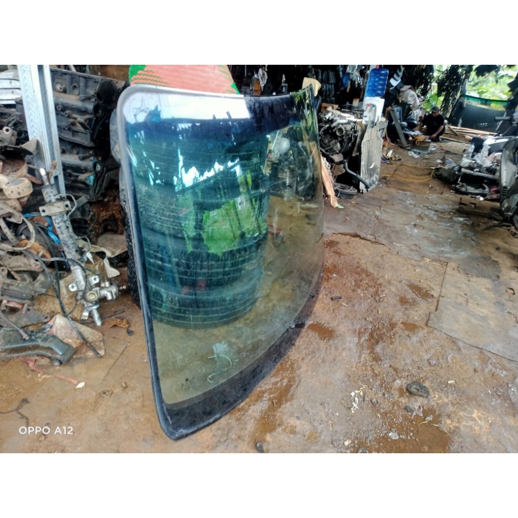 Kaca Depan Hyundai Trajet Original