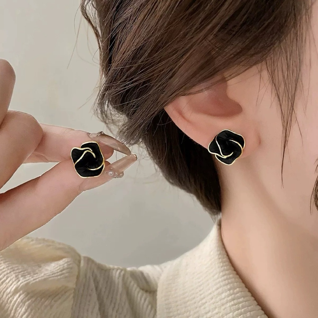 Acc 56 Anting bunga kecil hitam Korea giwang titanium terbaru