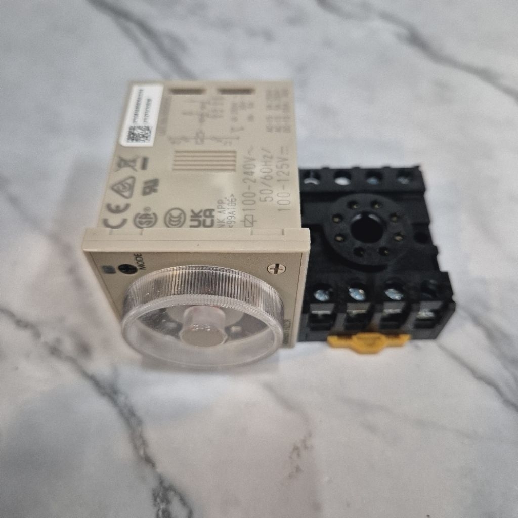 TIMER OMRON H3CR A8 220VAC + SOCKET OMRON ORI