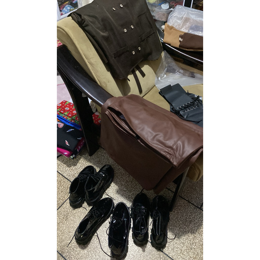 outfit yearbook enola Holmes American Korea narnia