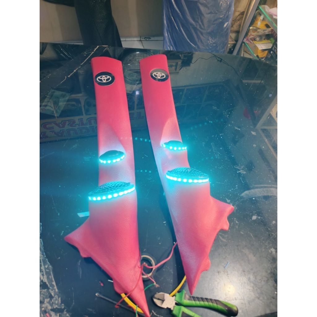 Pilar 3 way Avanza All New warna merah