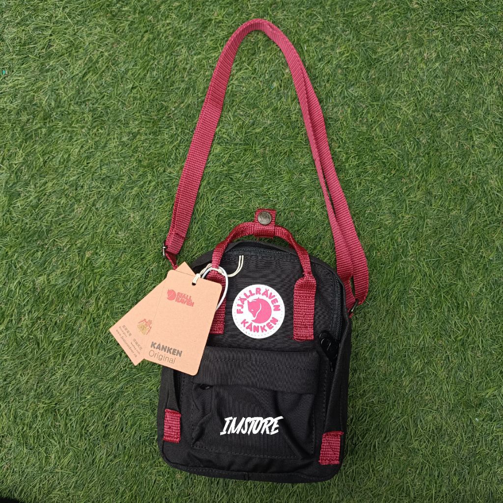 Tas Selempang Fjallraven Kanken Sling (Warna: Hitam / Merah Marun)