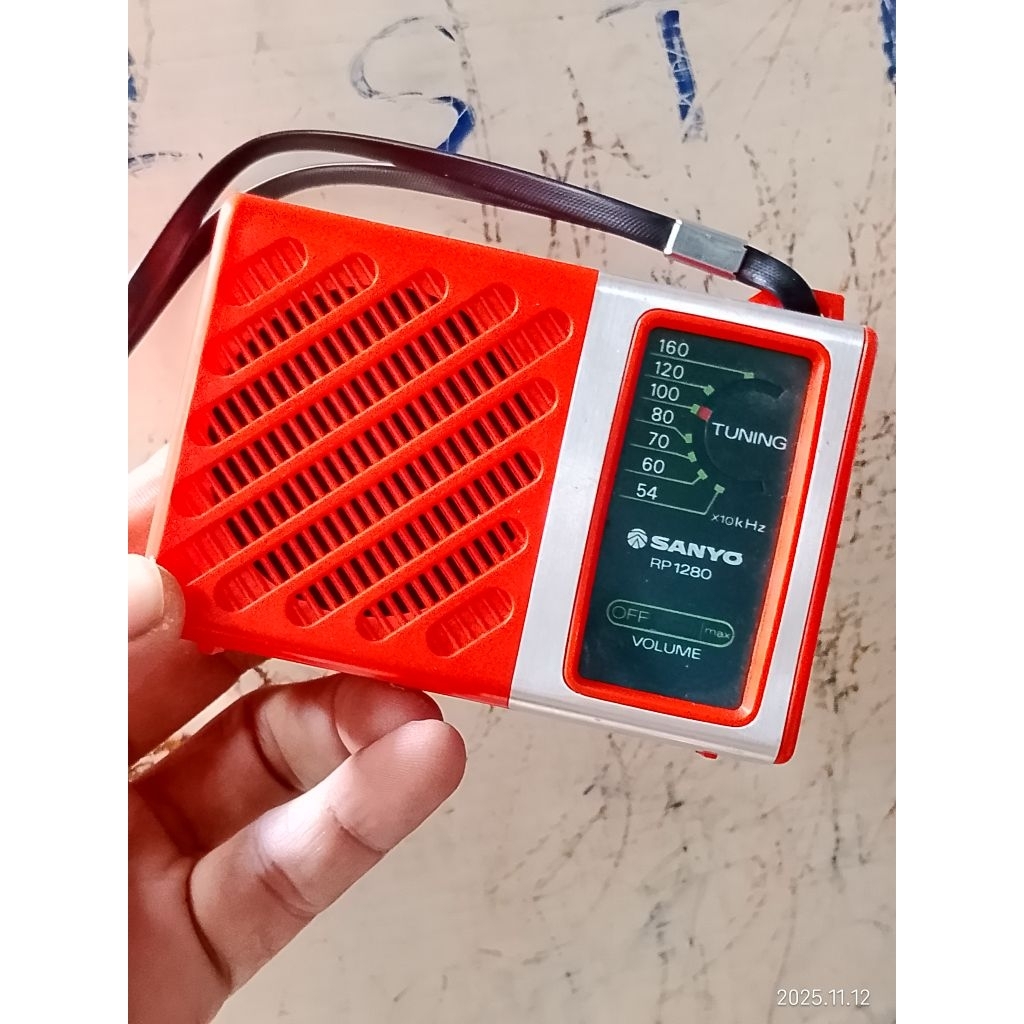 SANYO PORTABEL RADIO