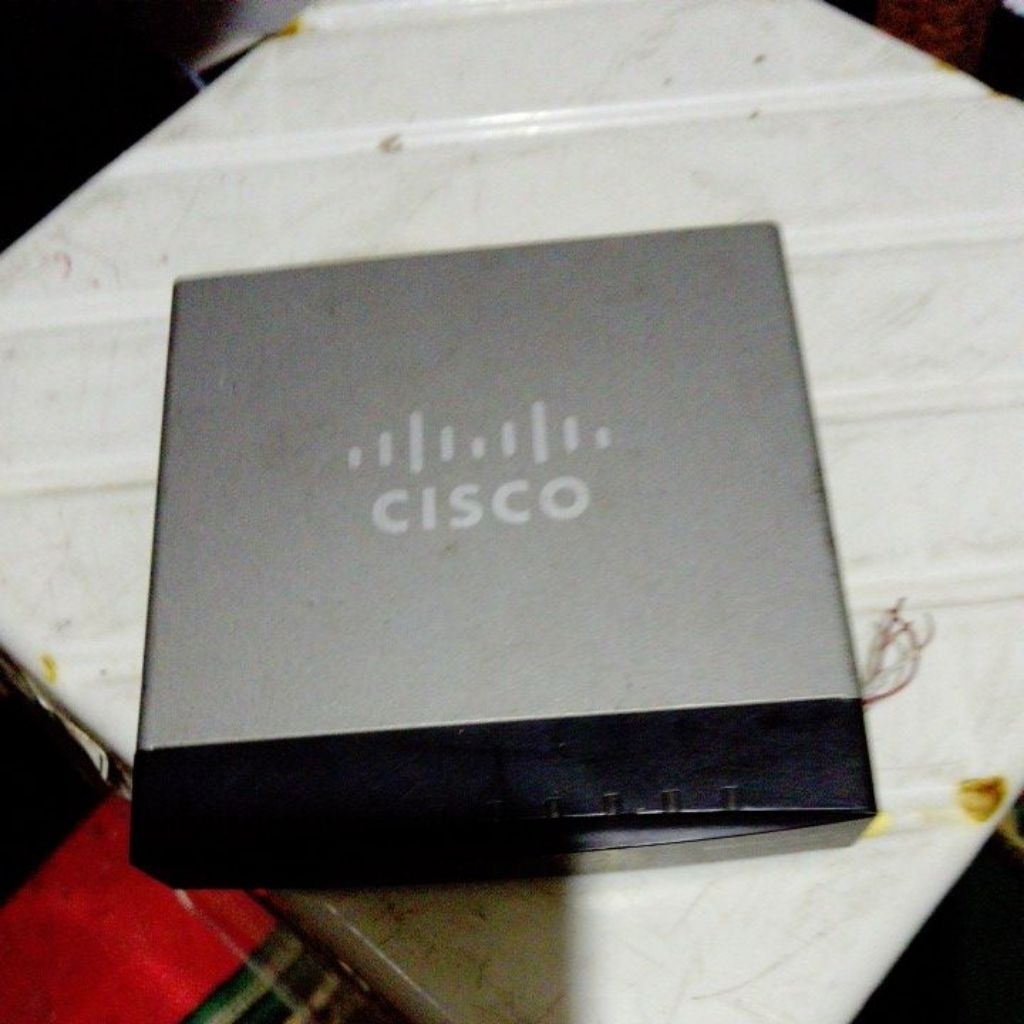 Switch Cisco 8 Port 10/100Mbps